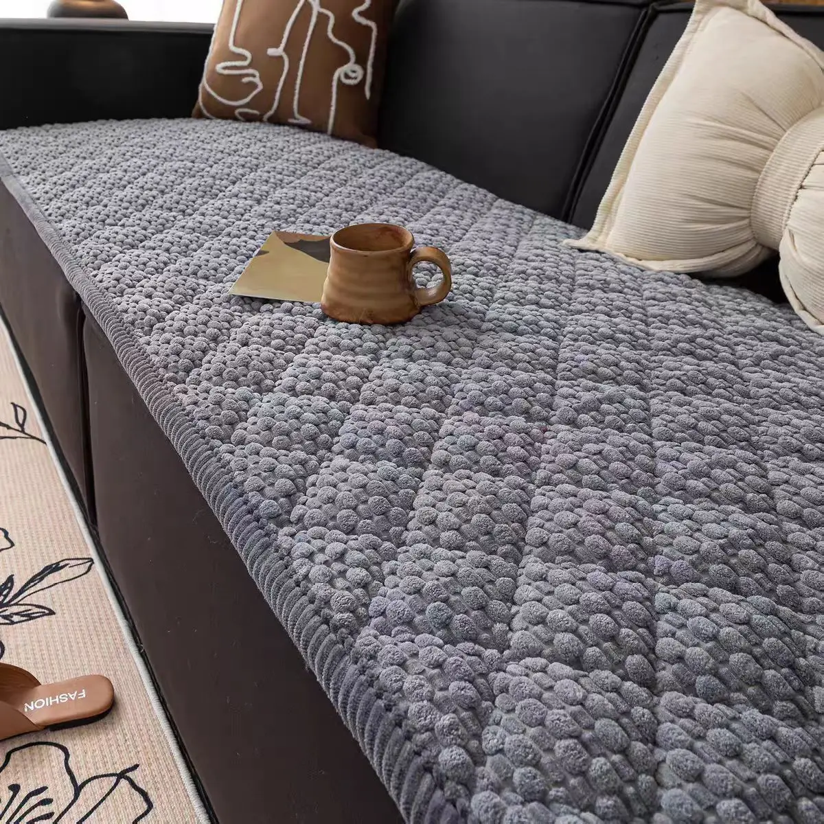 

Solid Color Thick Anti Slip Sofa Cushion Simple and Warm Sofa Cover Cloth One-piece Autumn and Winter Comfortable and Breathable