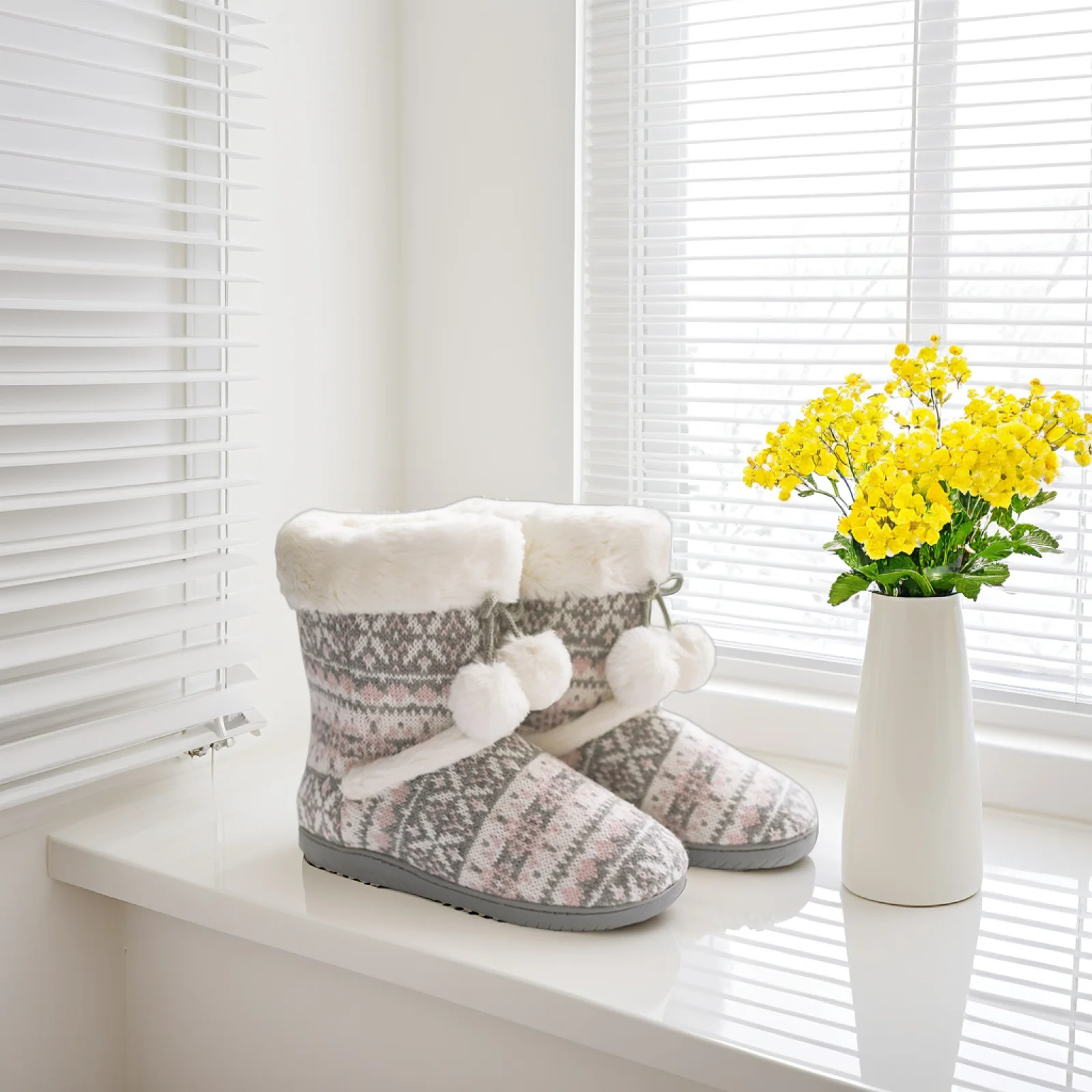 1Pair Winter Boots Warm Cotton Shoes Anti-Skid Household Footwear for Women Comfortable Stable Non-Slip Winter Home Shoes