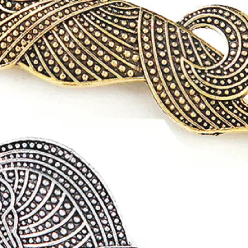 Vintage Metal Running Horse Brooches Pins For Women Clothing Coat Jewelry Party Accessories Gifts