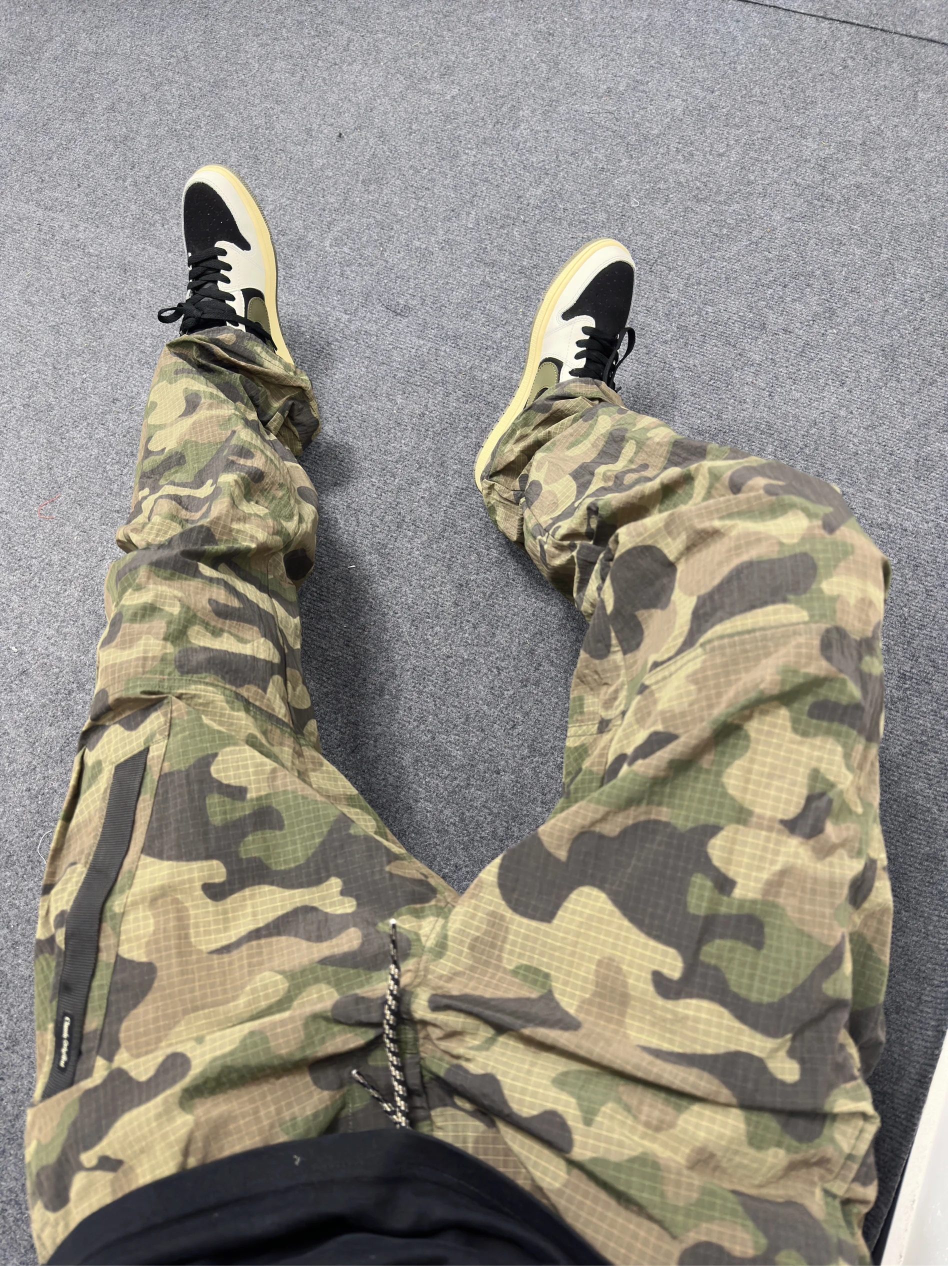 

Американские ретро камуфляжные прямые брюки Qui Dry, повседневные дышащие спортивные брюки на открытом воздухе, рабочая одежда, универсальные модные брюки на шнуровке...