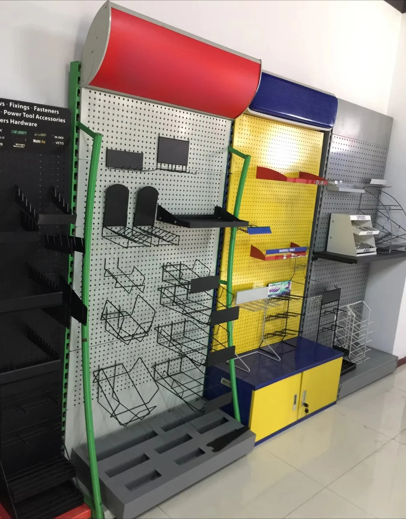 Heavy Duty Electric Tool Display Rack, Metal Pegboard, Industrial Style, Powder Coated, Detachable, Floor-Standing Hardware
