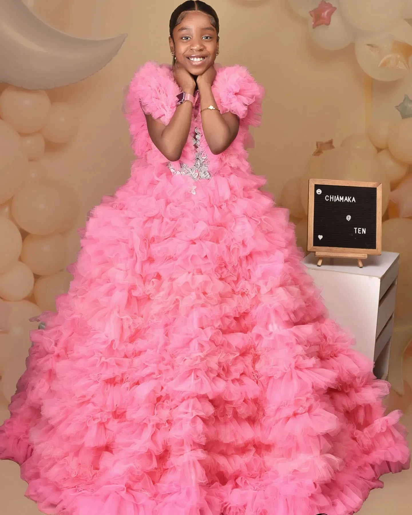 Abiti da festa di compleanno per ragazze rosa Abiti da ragazza di fiori con volant e applicazioni in pizzo per abiti da prima comunione personalizzati