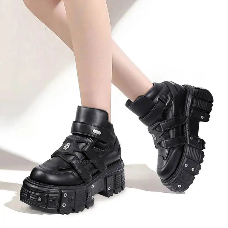 جديد فاسق نمط النساء أحذية الدانتيل متابعة كعب الارتفاع 6 سنتيمتر أحذية منصة امرأة ديكور معدني امرأة أحذية رياضية القوطية الكاحل روك الأحذية