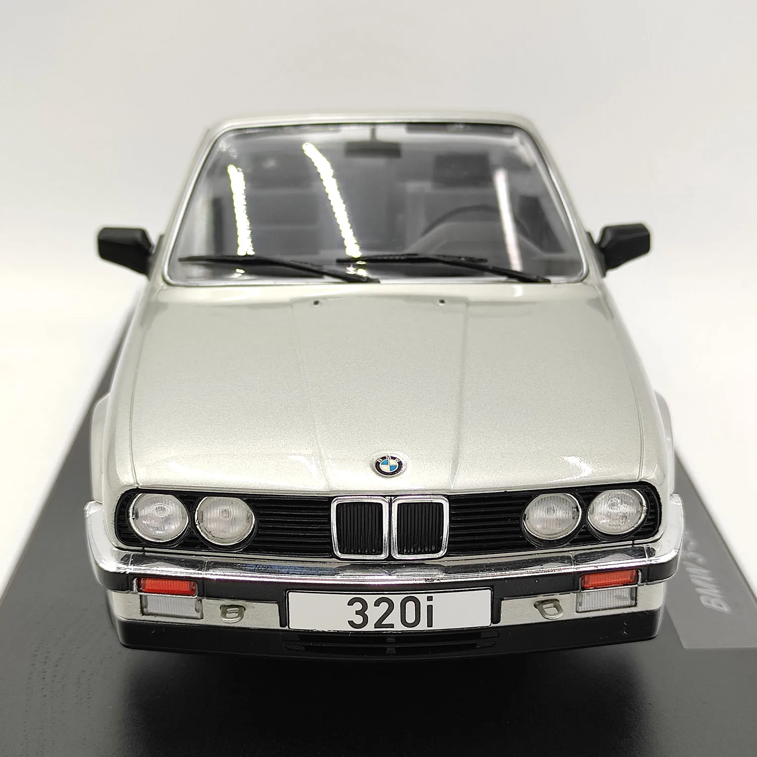 Diecast MODELCAR 1/18 Schaal BMW 3-serie E30 Converteerbare Legering Model Auto Collectible Toy Gift Souvenir Display Ornament