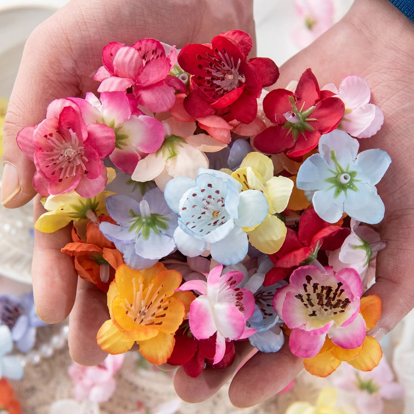 50/100 Stück Kleine Künstliche Pfirsichblüten für Heimdekoration, Tischdekoration, Kränze, Hochzeits- und Brautaccessoires, Kopfschmuck, Brosche, Geschenk – Detail 5