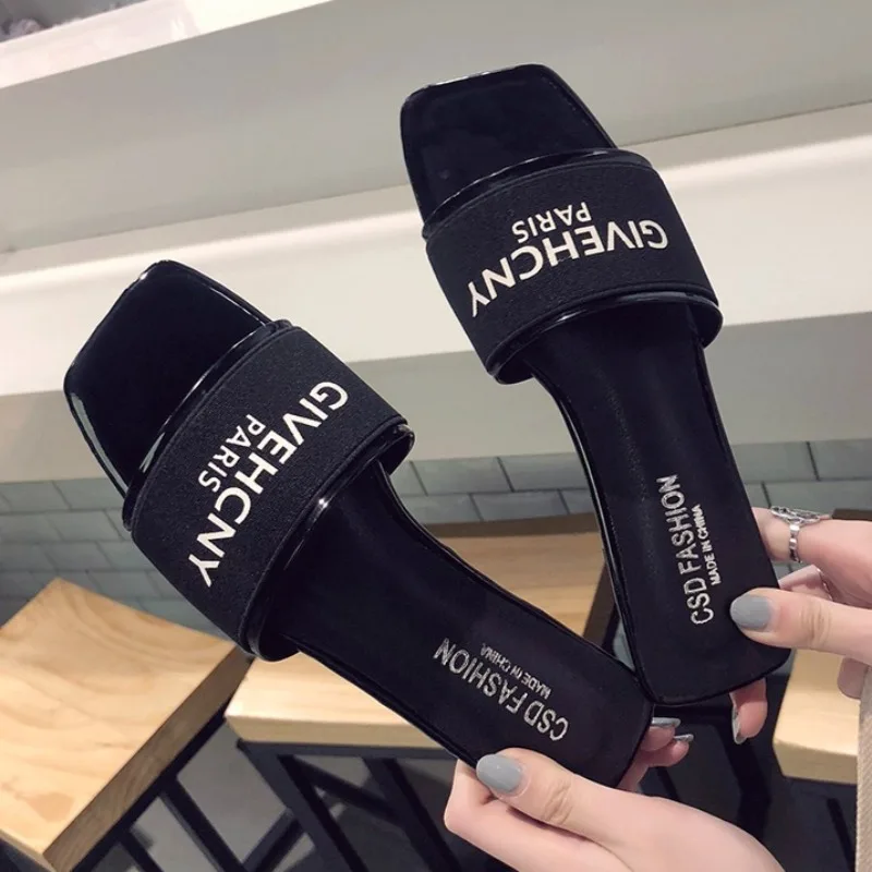 Zapatillas de tacón plano con letras de verano para mujer, sandalias de moda para exteriores, zapatillas de playa para mujer, diseño de lujo, 2024