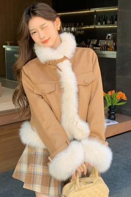 

Женская короткая куртка из искусственного меха с высоким воротником для весны и осени 2026 года