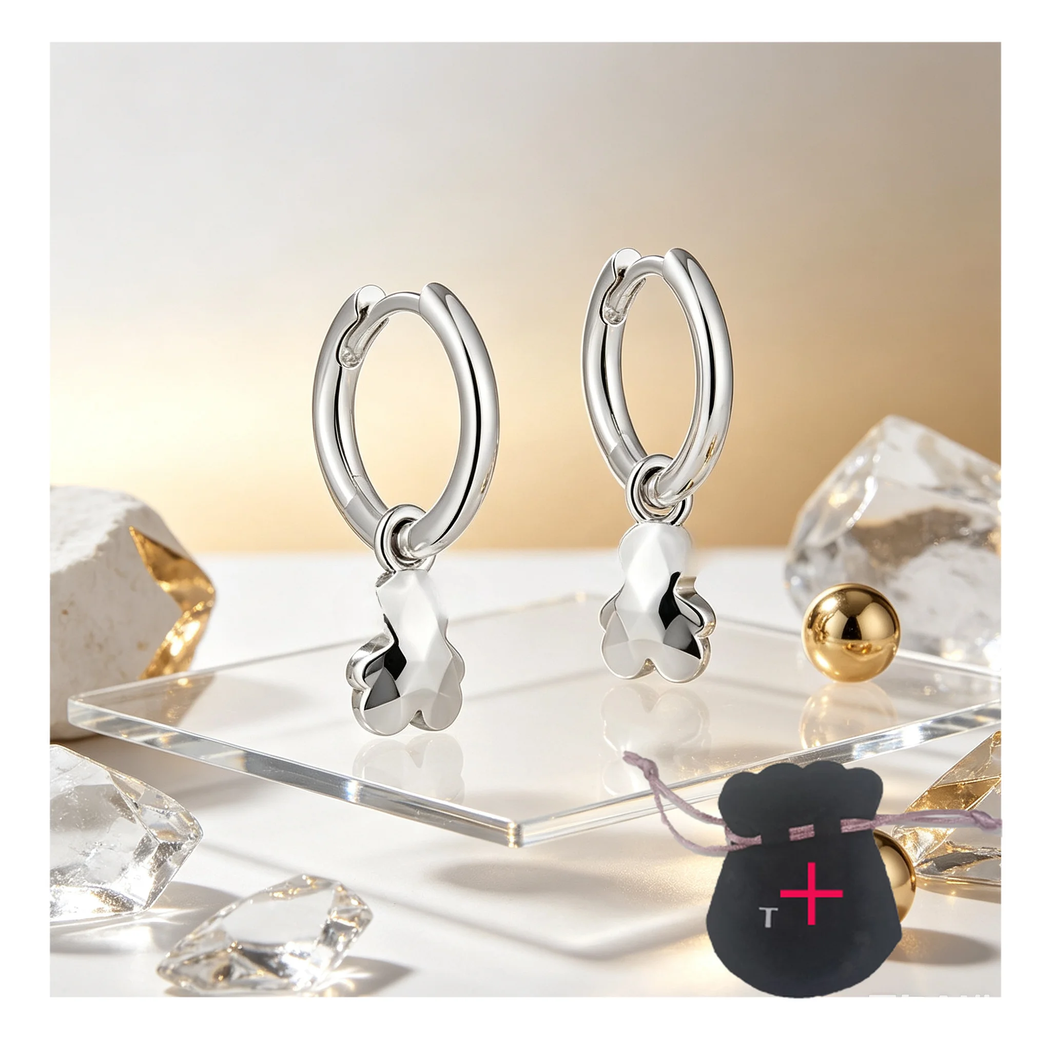 Pendientes de Aro Huggie de Plata Pulida con Dijes Colgantes de Osito Facetado, Joyería Minimalista para Mujer, Ideal para Uso Diario, Casual o como Regalo de Cumpleaños