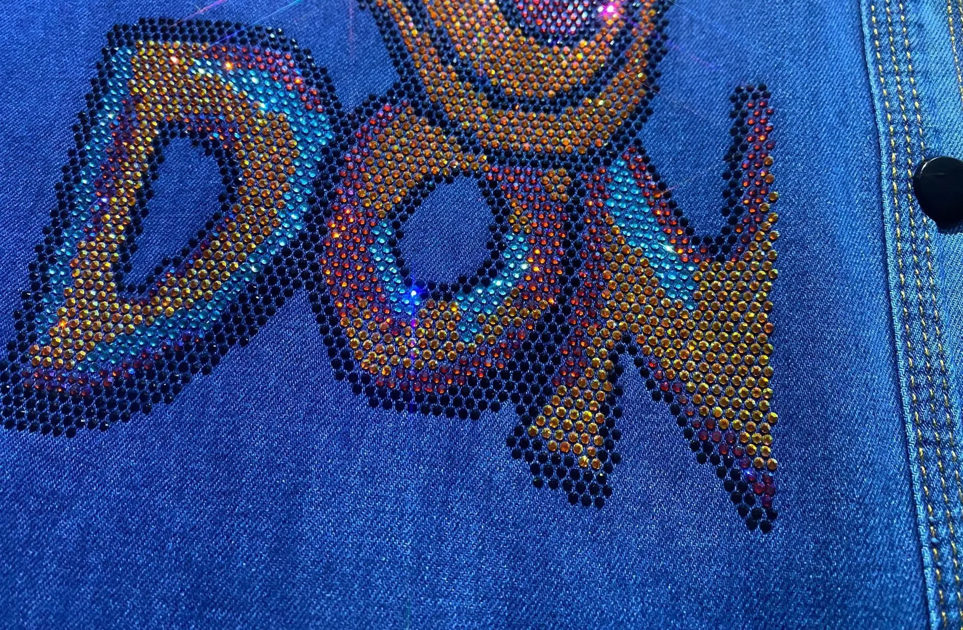 2025 Anime Diamanten Denim Shirts Met Lange Mouwen Dames Fleece Kleding Losse Halflange Jeans Blouse Kosten Mellфто Sean Sean Sierra Na__