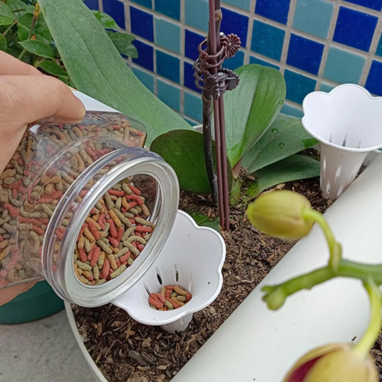 Flower Pot Ventilation Tube 4 Pieces Tall Flower Shaped Prevent Overwatering Plant Root Rot Prevention Tubes for Garden Yard