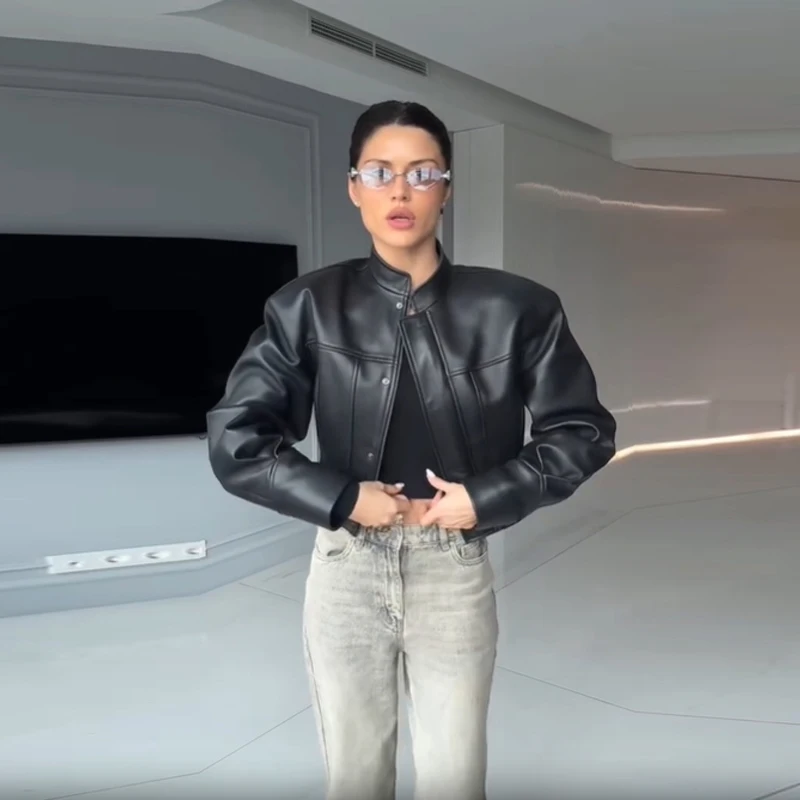 ファッションフェイクレザーショートジャケット レディース カジュアル シンプル ブラック スタンドカラー ジッパーコート 2025 秋冬 オフィスレディ アウター ﻿