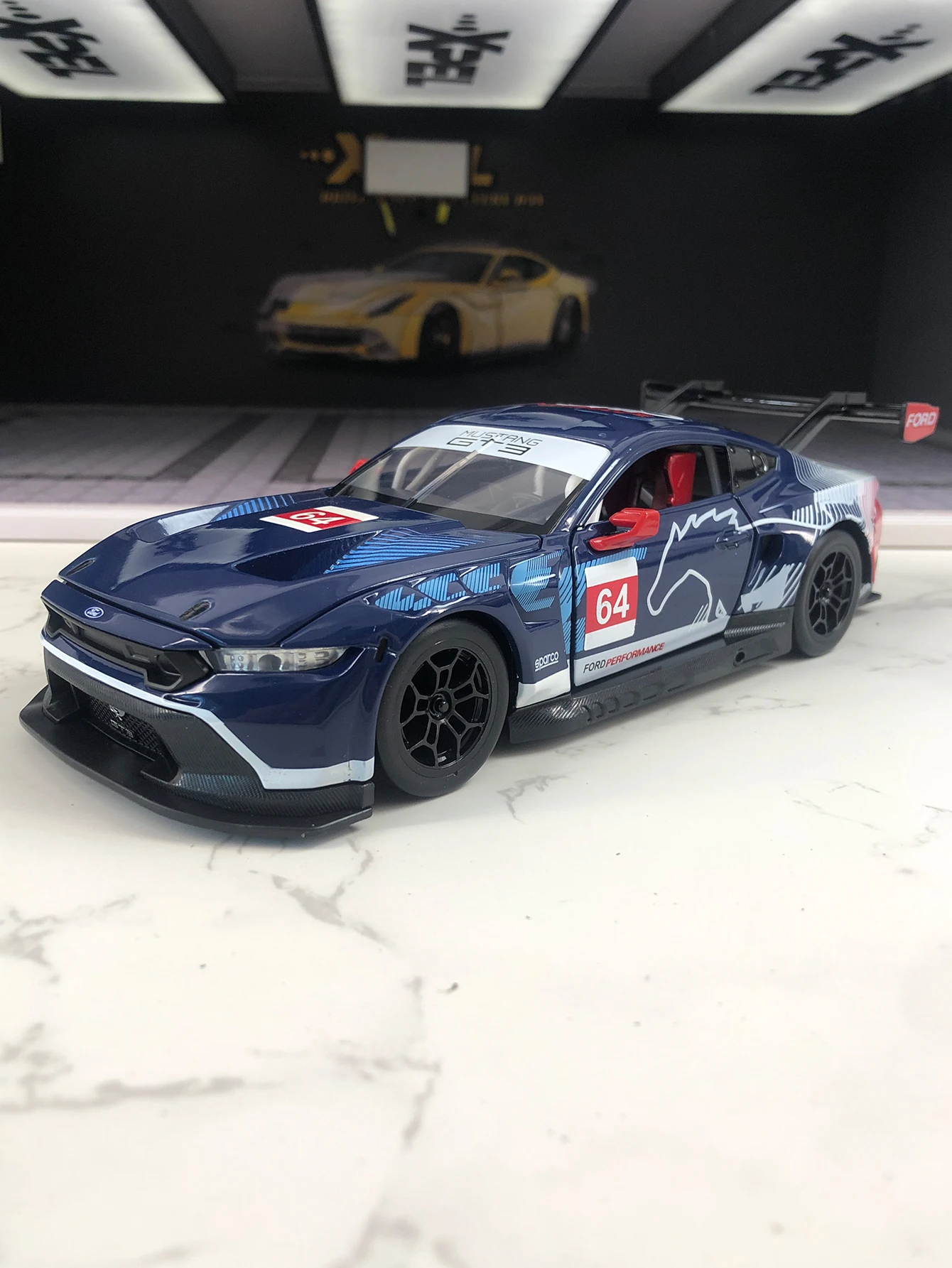 

CCA 1:24 имитация модели автомобиля из цинкового сплава Ford Mustang GT3, статическое украшение, металлический коллекционный подарочный автомобиль