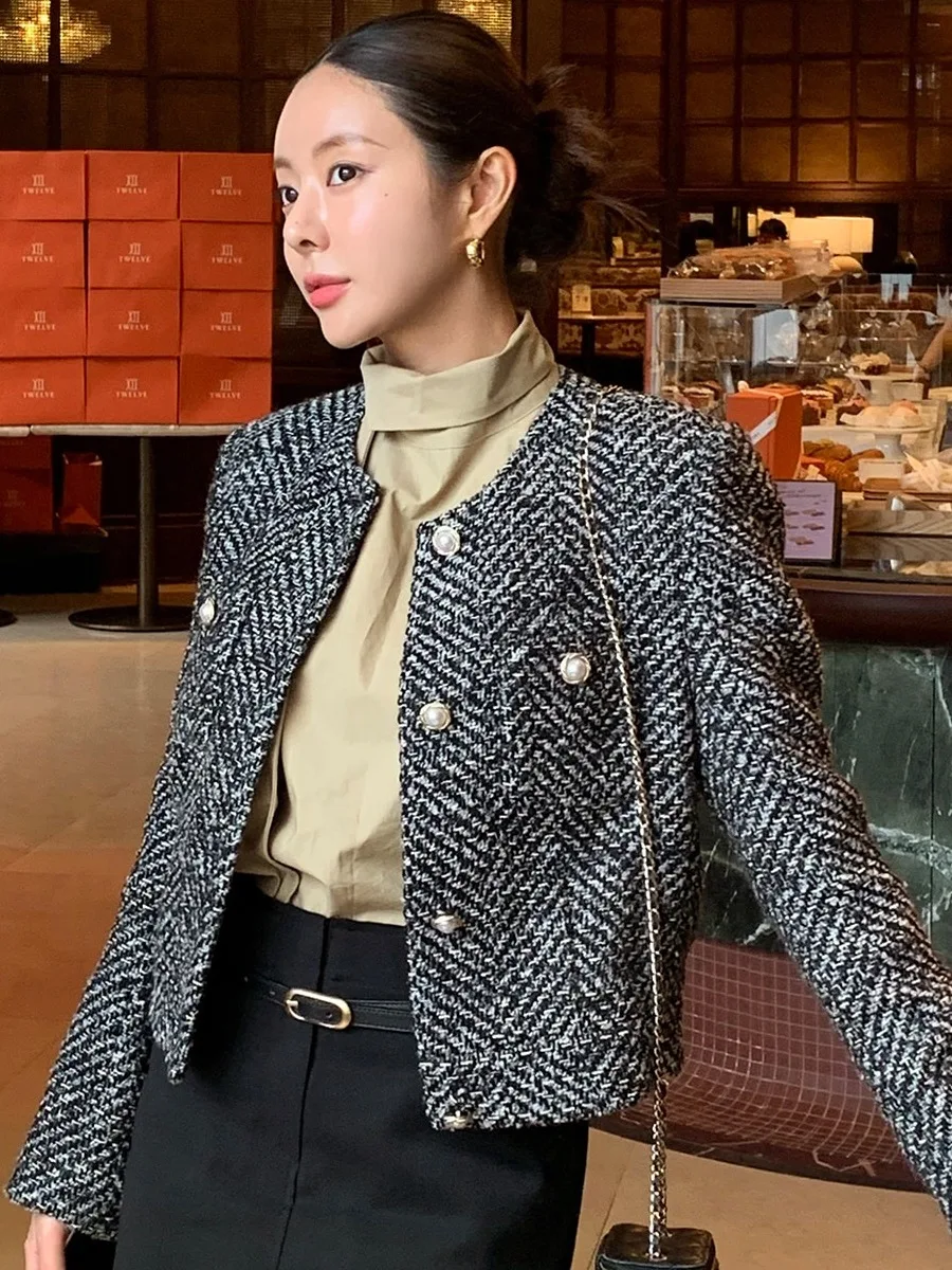 

Dongda Gate Pearl Button Long Sve Loose Women's Jaet Ele Sle Commute Wind ort Coat Button Design Crude Wool