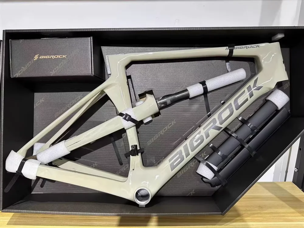 

Сертифицировано UCI. Ветрозащитная аэродинамическая карбоновая рама для шоссейного велосипеда BigRock с двумя подседельными трубами, доступна в различных цветах.