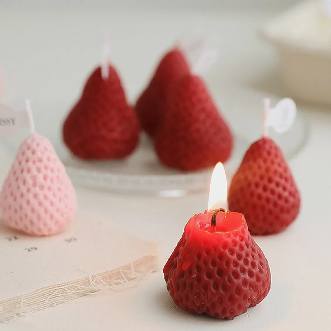

Simulation Strawberry Soy Wax Aromatherapy Candle Girl Birthday Party Pink Red Fruit Shape Home Decoration Bridesmaid Gifts Pack