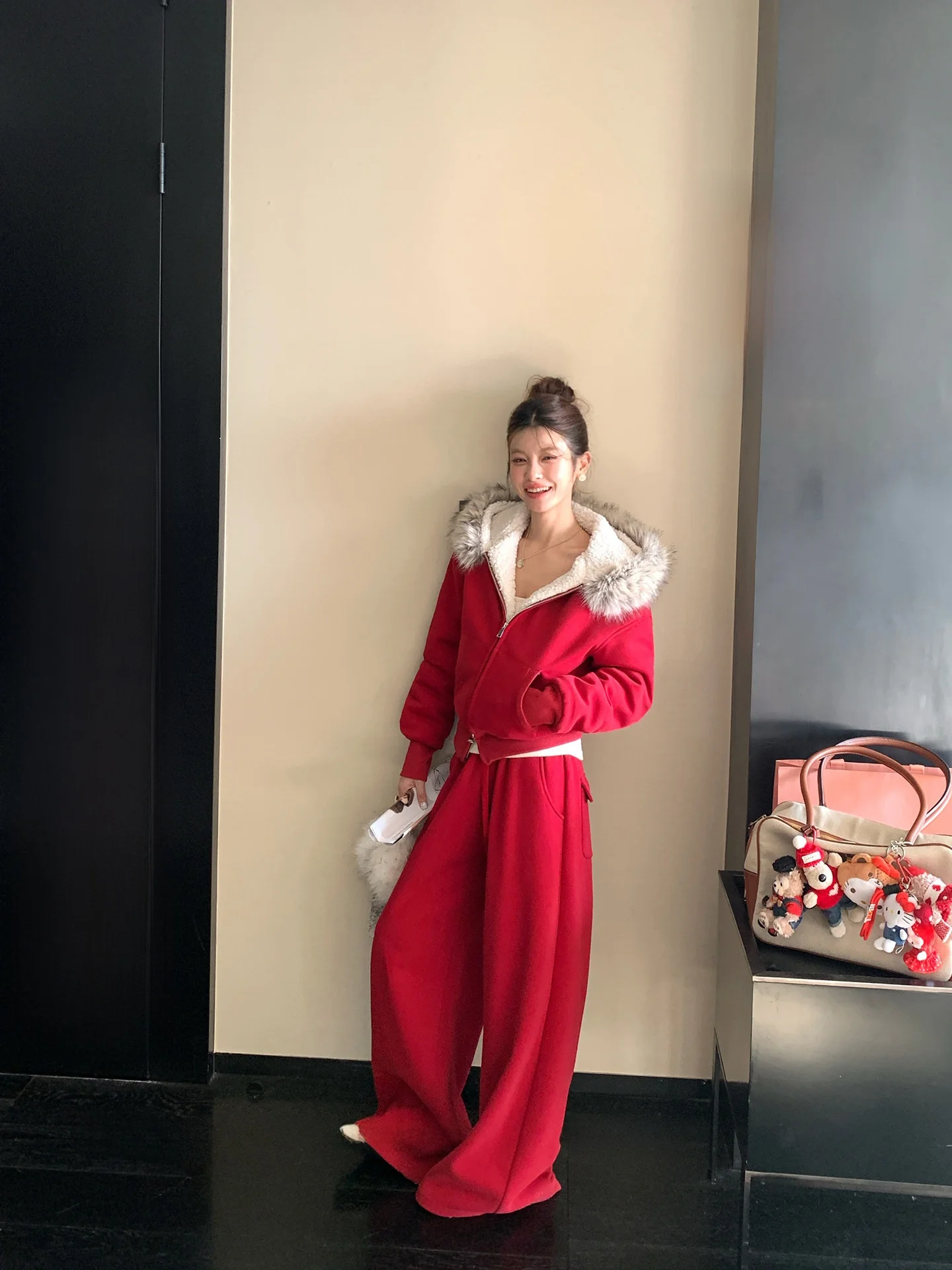 

Комплект LIONE: Теплая зимняя куртка-худи с флисовой подкладкой и повседневные брюки для женщин, модный ансамбль, стандартный крой, длинный рукав