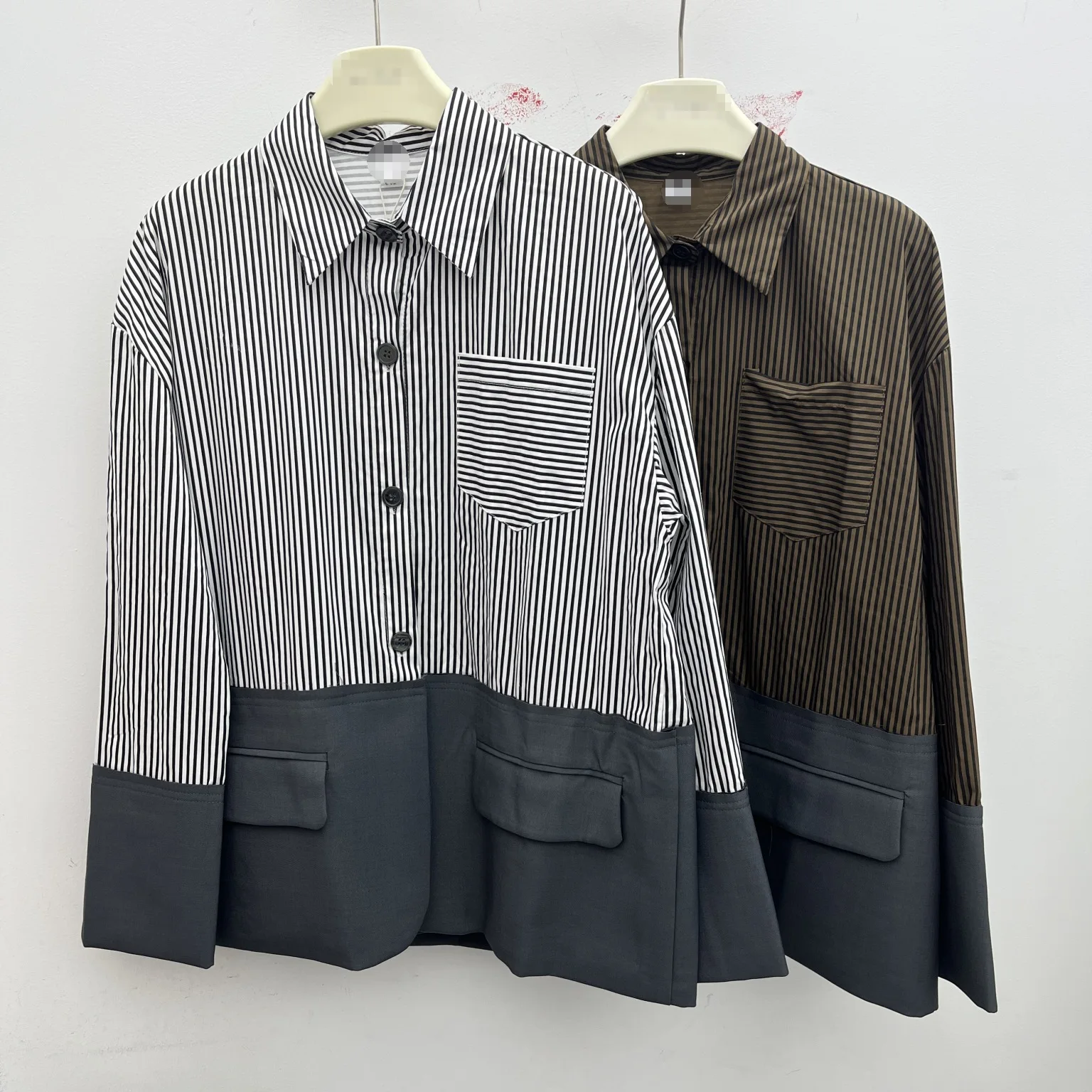 

SuperAen, синяя джинсовая рубашка с длинными рукавами в европейском и американском стиле с v-образным вырезом, осень 2024, новая асимметричная рубашка