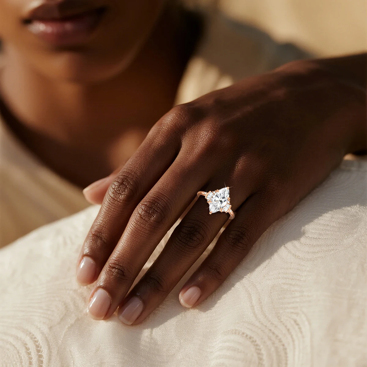 Luxuriöser Designer-Verlobungsring mit 3 Karat 7*14mm Marquise-Moissanit, Laborgezüchteter Diamantschmuck für Frauen, Hochzeitsgeschenk mit Zertifikat – Detail 8