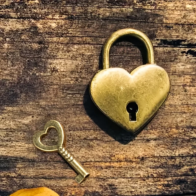 1 Pcs Vintage Heart Mini Padlock Key Lock for Drawer Cabinet Luggage Backpack Dormitory Small Home Use