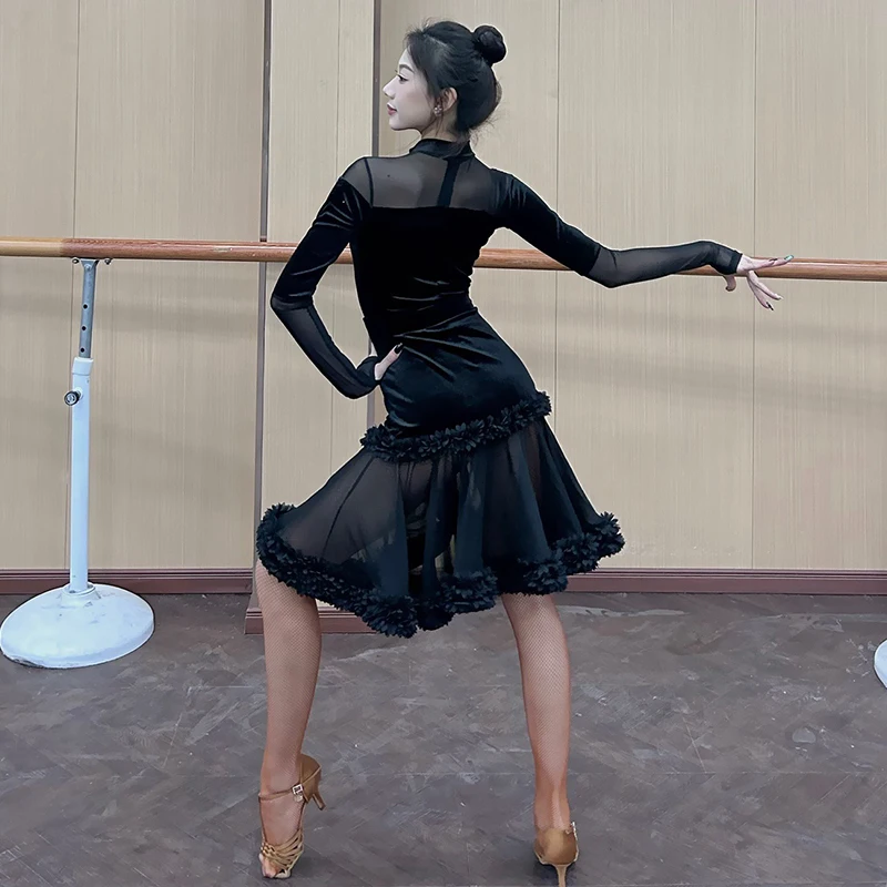 Nuovo costume da ballo latino per donna maniche lunghe maglia velluto splicing vestito rumba tango abiti da ballo vestito da gara DNV25876