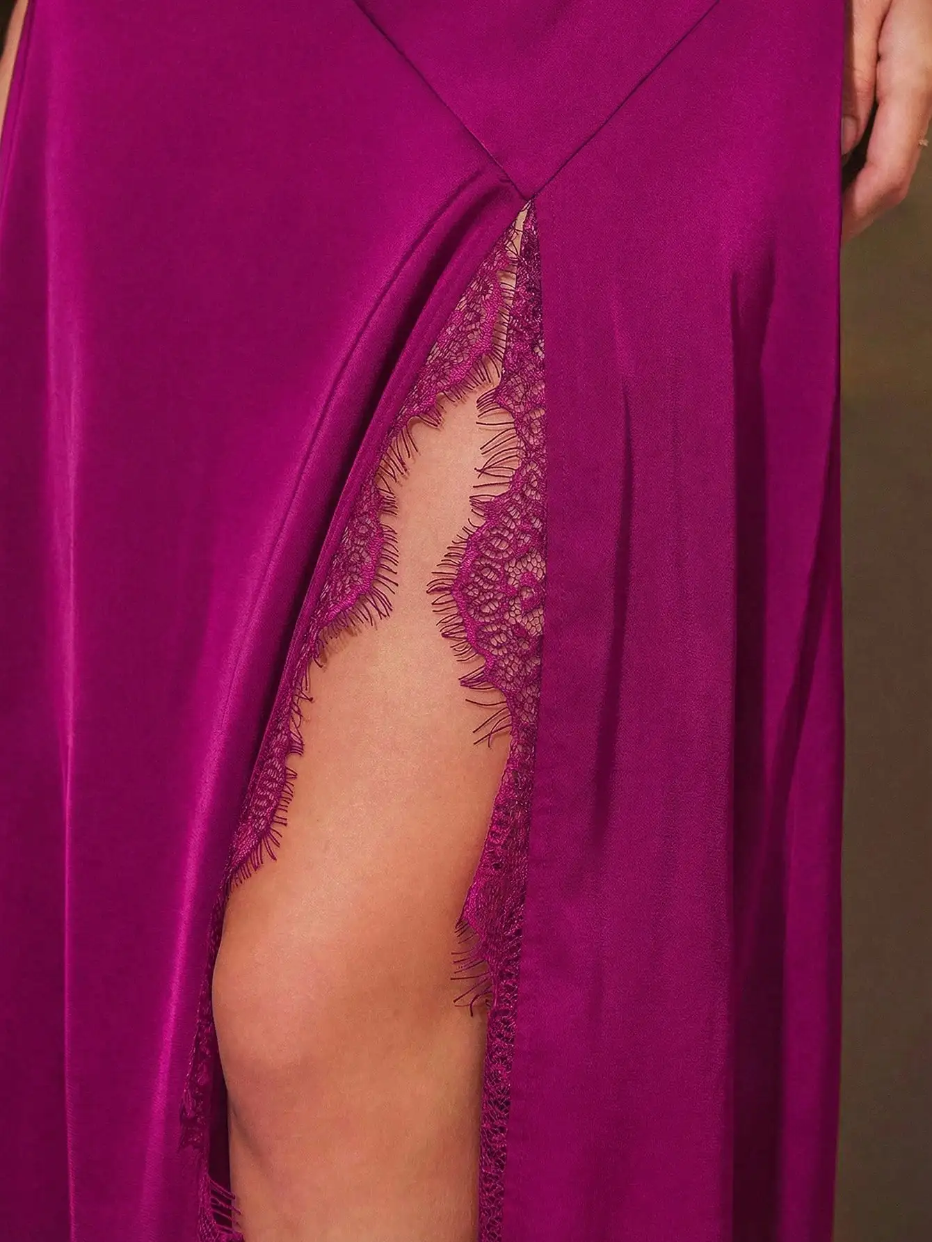 

Фиолетовое атласное платье с кружевными вставками и высоким разрезом для женщин, для вечеринок и свиданий