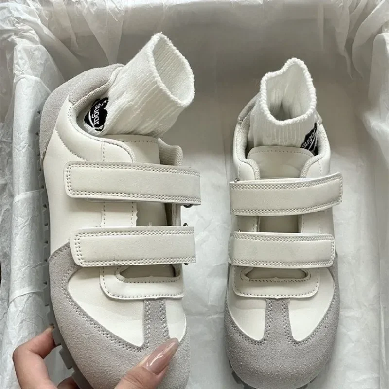 

Весенне-осенние женские туфли с круглым носком. Удобная и элегантная. Новые тенденции 2025 года. Дизайнерская роскошная легкая женская обувь.