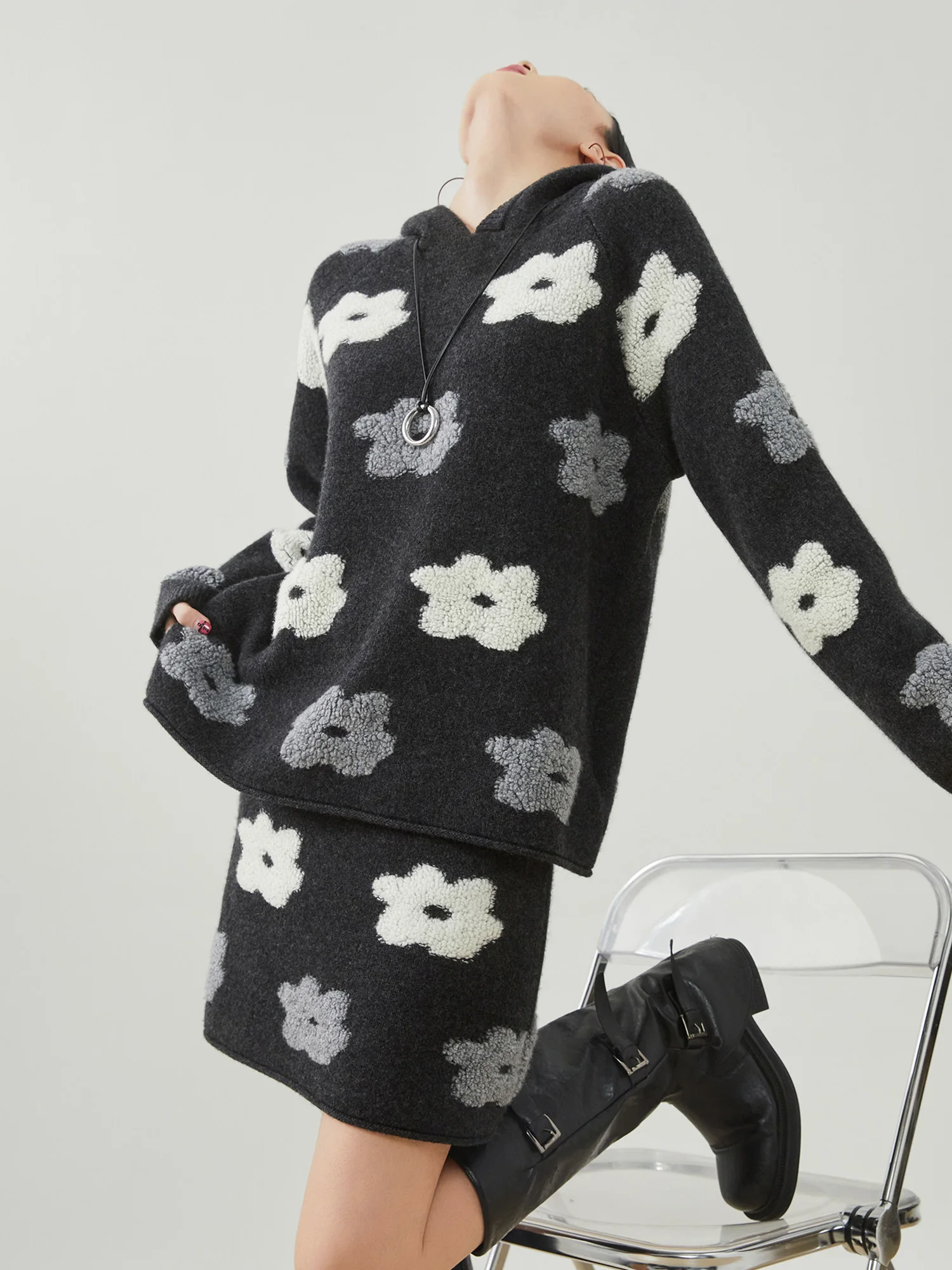 

Женский вязаный комплект с цветочной вышивкой и капюшоном: шикарный, элегантный, свободный, повседневный, универсальный комплект из двух предметов с юбкой