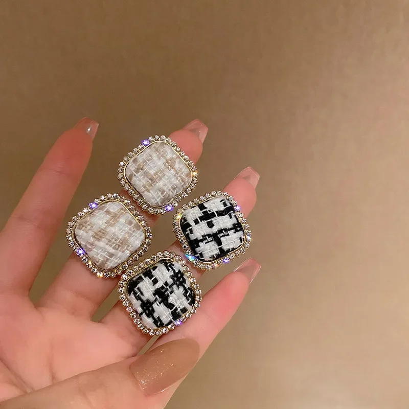 Luxury Houndstooth Woven Earrings Trendy 2023 Winter Vintage Cloth Geometric Ear Studs Fashion Jewelry Women New Year Gift