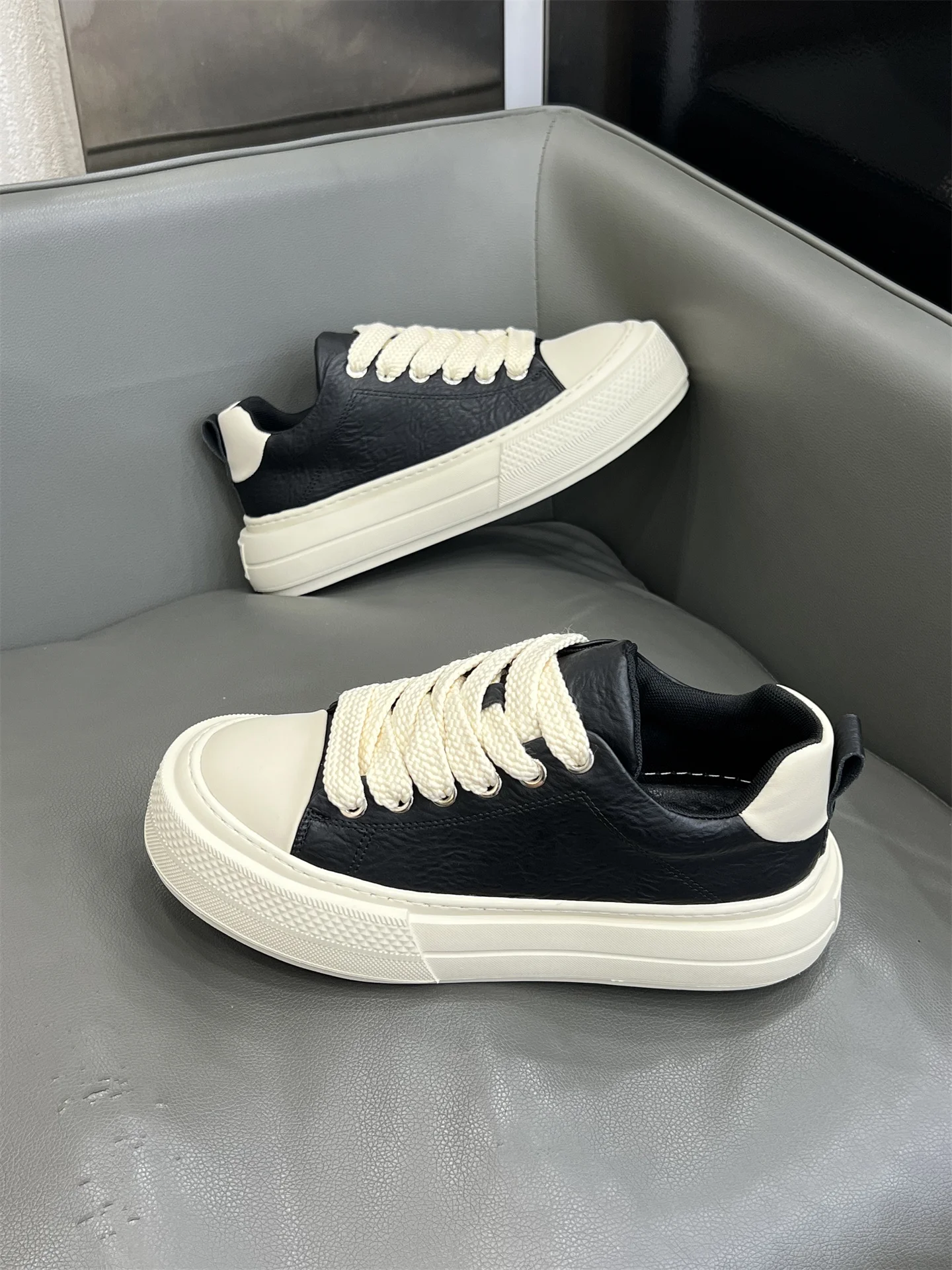 

Men's Low-Top Lace-Up Leather Panel oes Autumn 2025 New Sle Spor Casual Thi Bot Heightening Comfortable Leisure oes