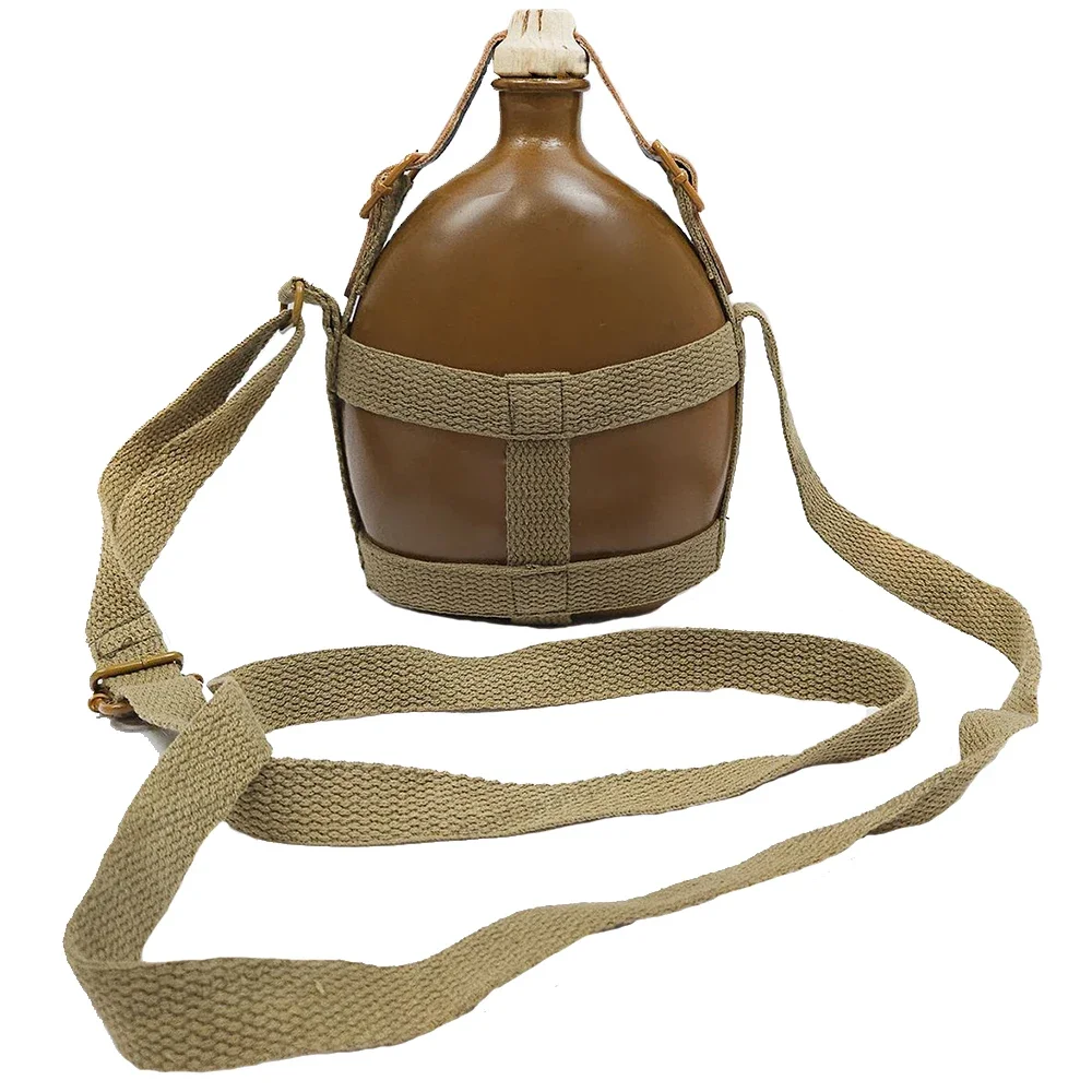 

Japanese Soldier Kettle Aluminum Insulation Prevents Heat Dissipation Is Easy To Carry Hiking Camping Travel WWII WW2 Equipment