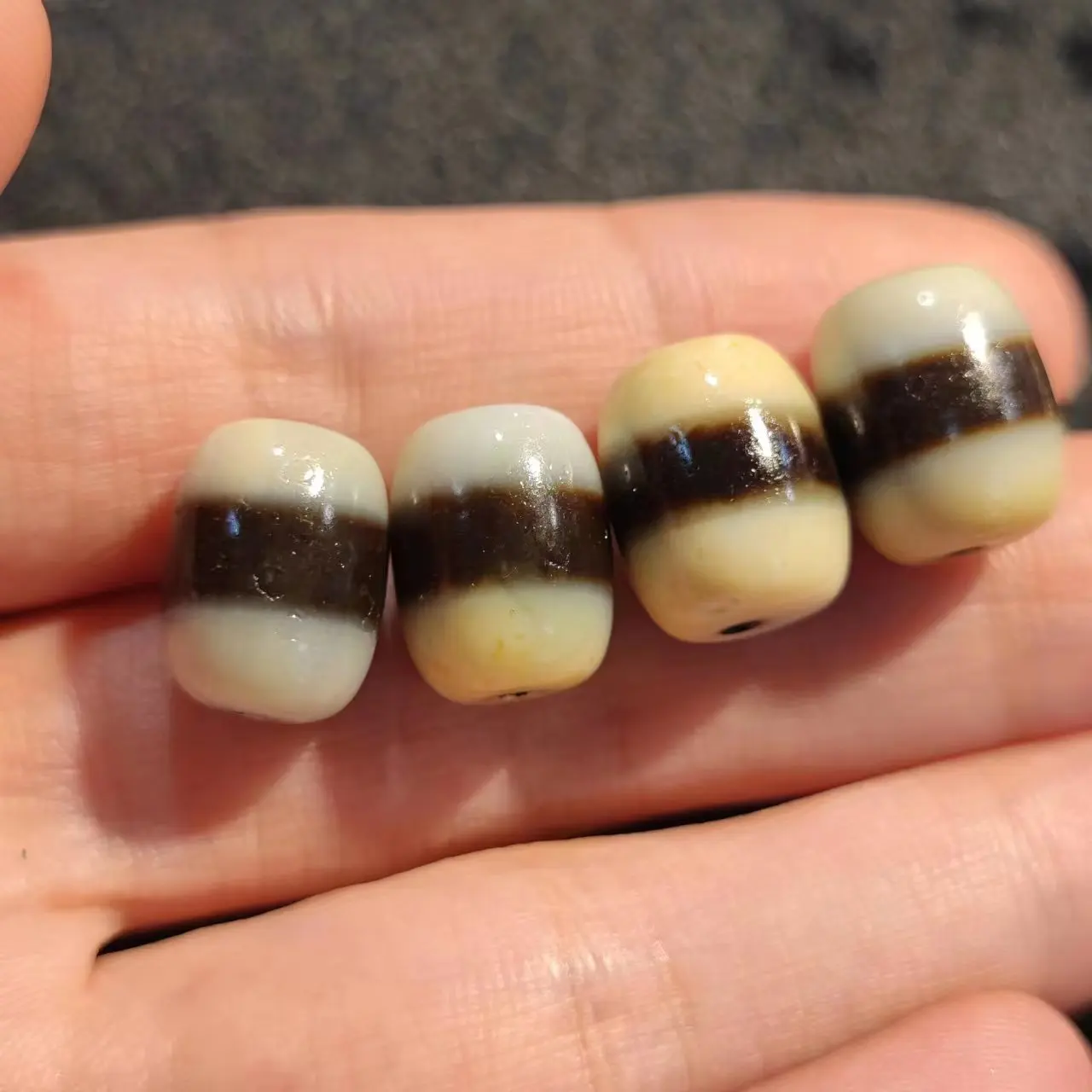 

5pcs/lot natural first-line pharmacist pattern old agate dzi wholesale Handmade beads Black white Weathering lines Round cute