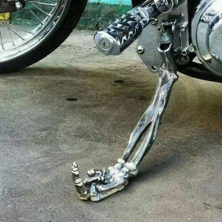 The New Creative Metal Motorcycle Stand Motorcycle Kickstands Are Funny for The Middle Finger
