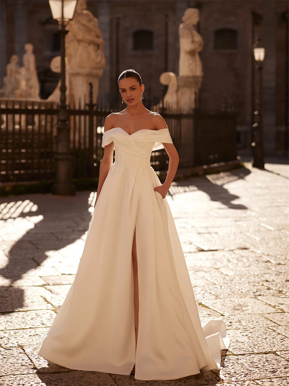 

Customized Boho Ivory Satin Wedding Dress Formal Sweetheart Off the Shoulder Bridal Gowns Boho A-Line Court Train Robe de mariée