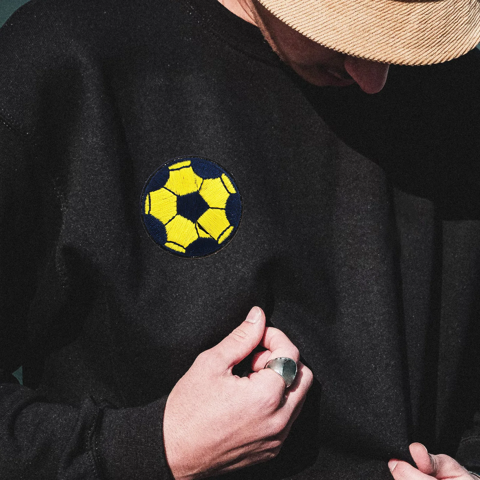 

20 Pcs Embroidery Appliques Sewing Patches Clothes Decor Football Design T Shirts Coats Sweaters Jeans Bags Backpacks Repair
