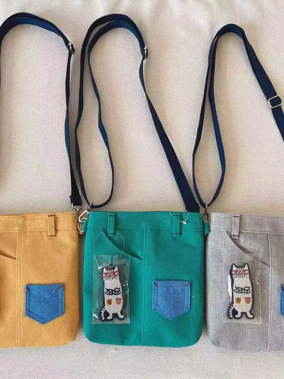 

Kusuguru Embroidered Pin oulder Bag Canvas Tote Crossbody Bag for op And Strolling ex Youth Faion