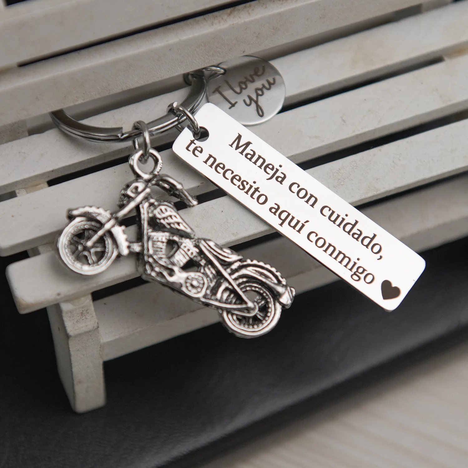 Stainless Steel Motorcycle Keychain Spanish Love Quote Engraved Key Ring Romantic Couple Gift Biker Accessories For Men Women