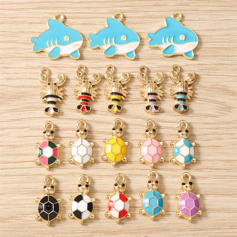 10 Stück niedliche, gemischte Emaille-Anhänger in Form von Schildkröten, Hummern und Haien zum Basteln von Ohrringen, Halsketten und Armbändern, für DIY-Bastelarbeiten und Schmuckzubehör. – Detail 1