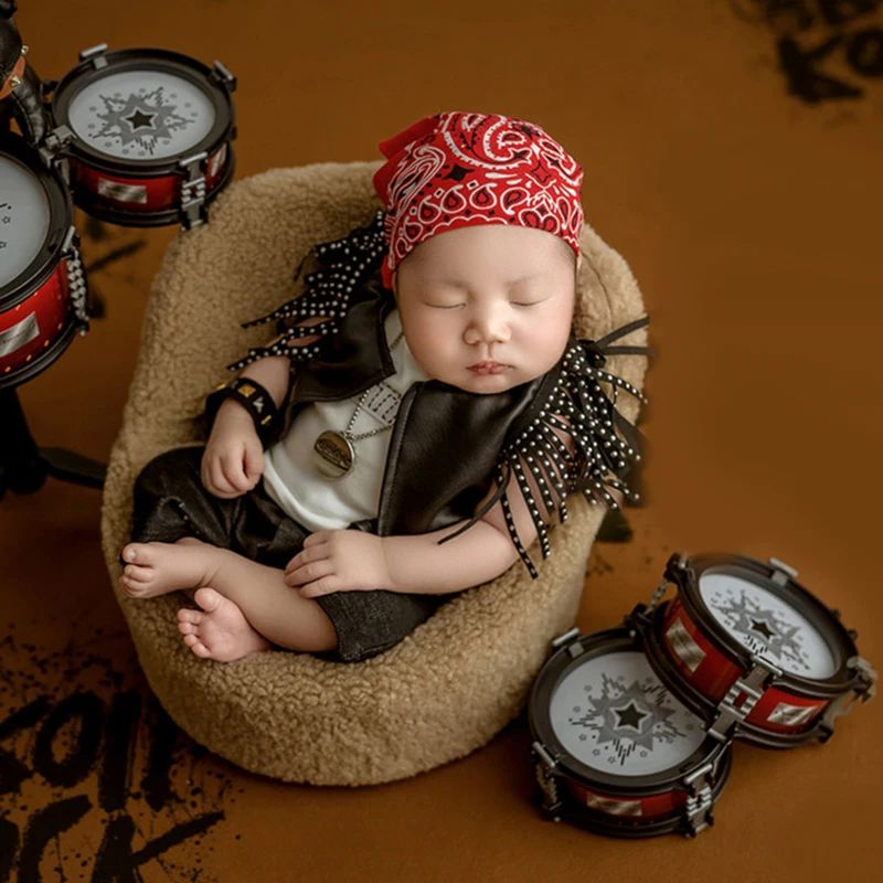 Rock Style Newborn Photography Props Necklace Glasses Beer Bottle Combination Decoration Boys Pose Studio Shooting Accessories