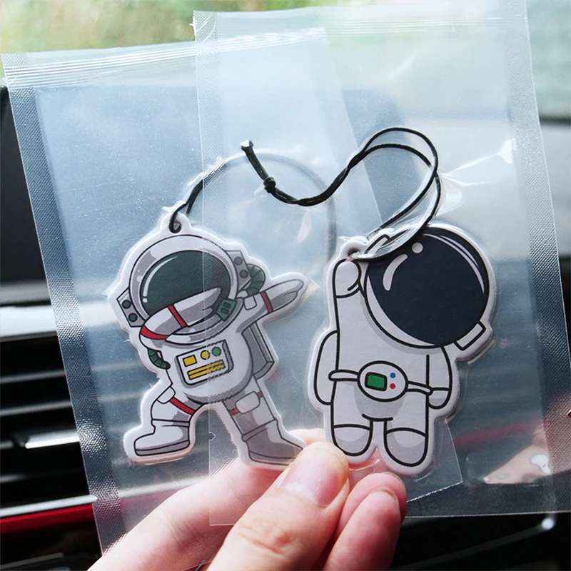 Cute Astronaut Cartoon Car Fragrance Piece Creative Car Air Freshener Perfume Car Rearview Mirror Ornament Hanging Auto perfume