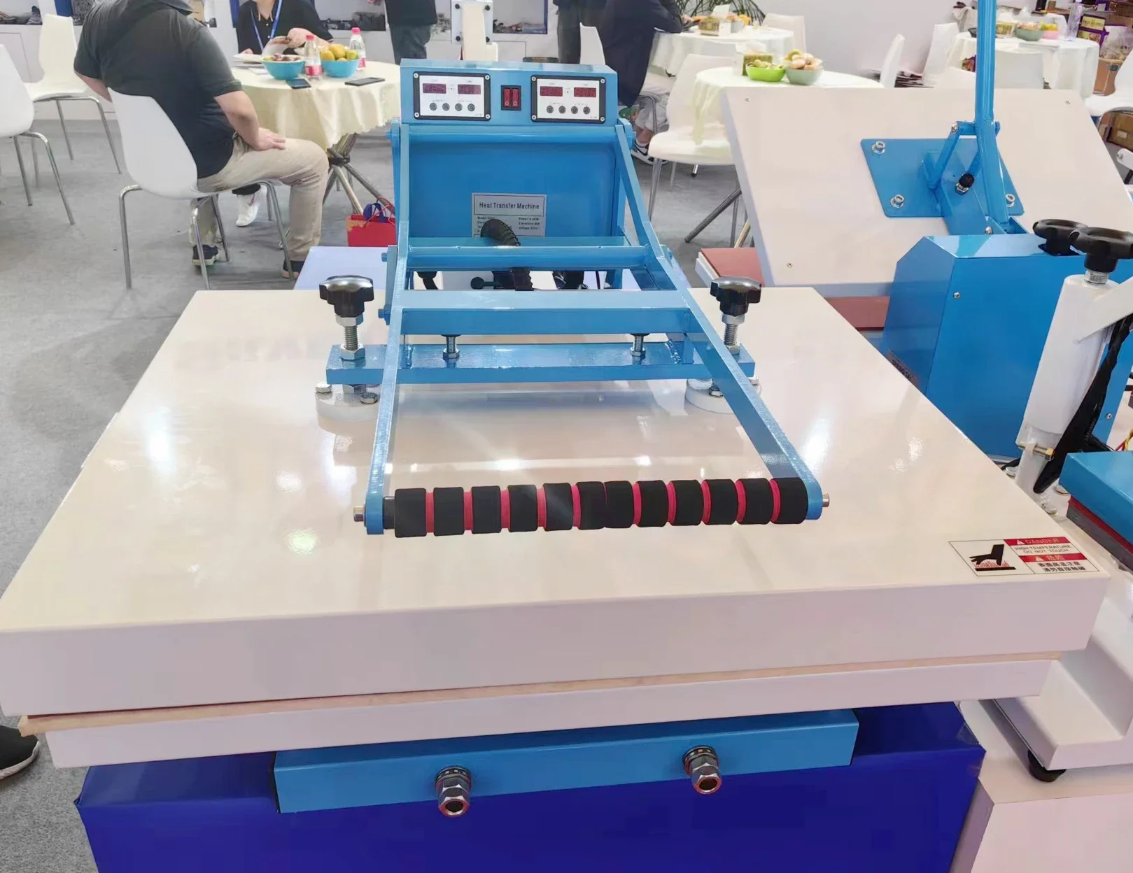 آلة طباعة التسامي ذات مقبض عالي الجودة للتي شيرت بمساحة كبيرة 60 × 80