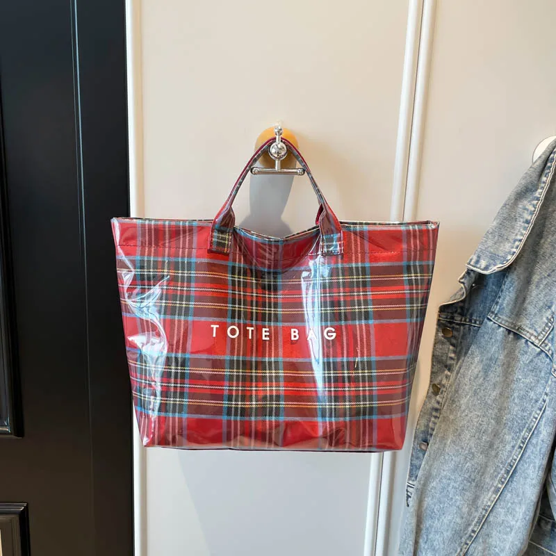 

PVC Zipper Tote Bag Kraft Paper Beach Bag Large Hobo Carry All Travel Shopping Handbag Plastic Shoulder Bag for Women WorkTravel