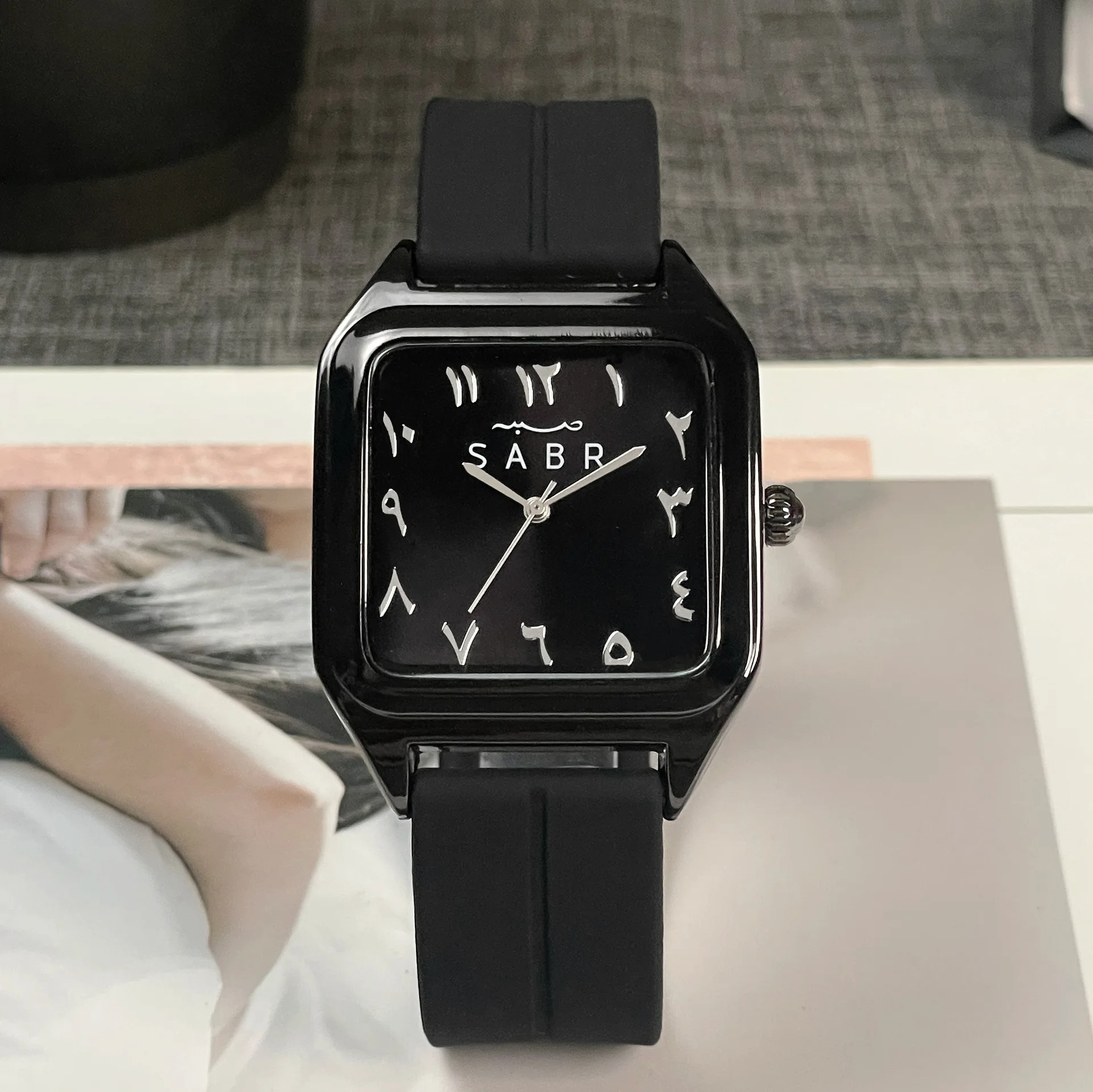 

UTHAI CQ520 Новые кварцевые часы, модные часы, усовершенствованные магнитные водонепроницаемые мужские часы, спортивные часы, крутой подарок