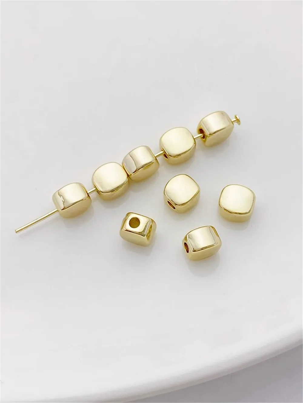 

14K Gold-coated Arc Square Beads Scattered Beads Handmade Diy Beaded Bracelet Necklace Ear Jewelry Accessories Materials L301