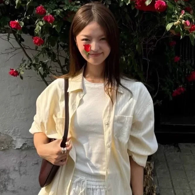 ゆったりとしたロングスリーブの女性用快適で通気性のあるスリムフィットの縦縞柄のゆったりとしたトップス、ファッショナブルなカジュアルウェア