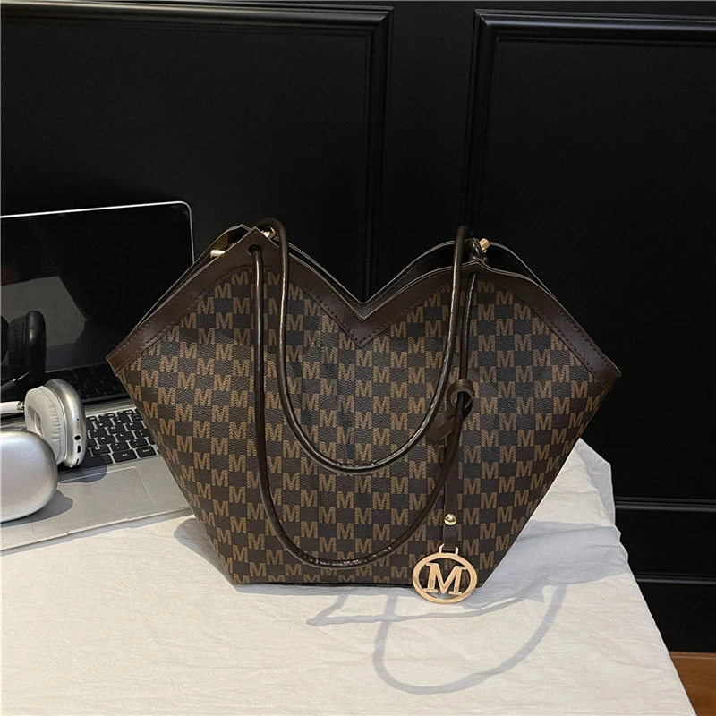 

Легкая роскошная сумка через плечо с усовершенствованным буквенным принтом M, простая высококачественная кожаная сумка, большая вместительная женская сумка-тоут