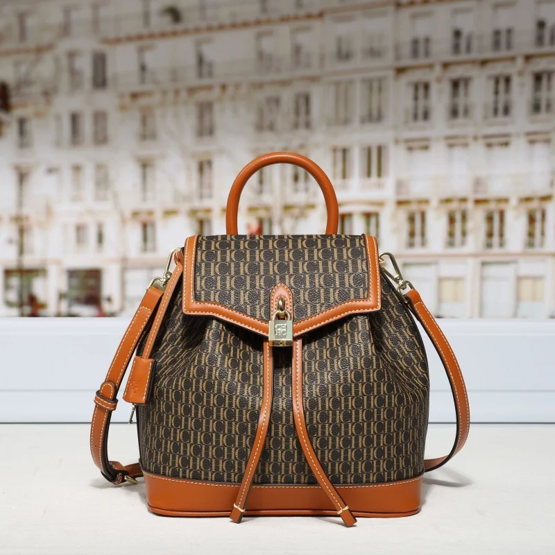 

Новый рюкзак с монограммой, модная сумка премиум-качества с замком, материал из искусственной кожи, стильный дизайн, женский повседневный повседневный рюкзак