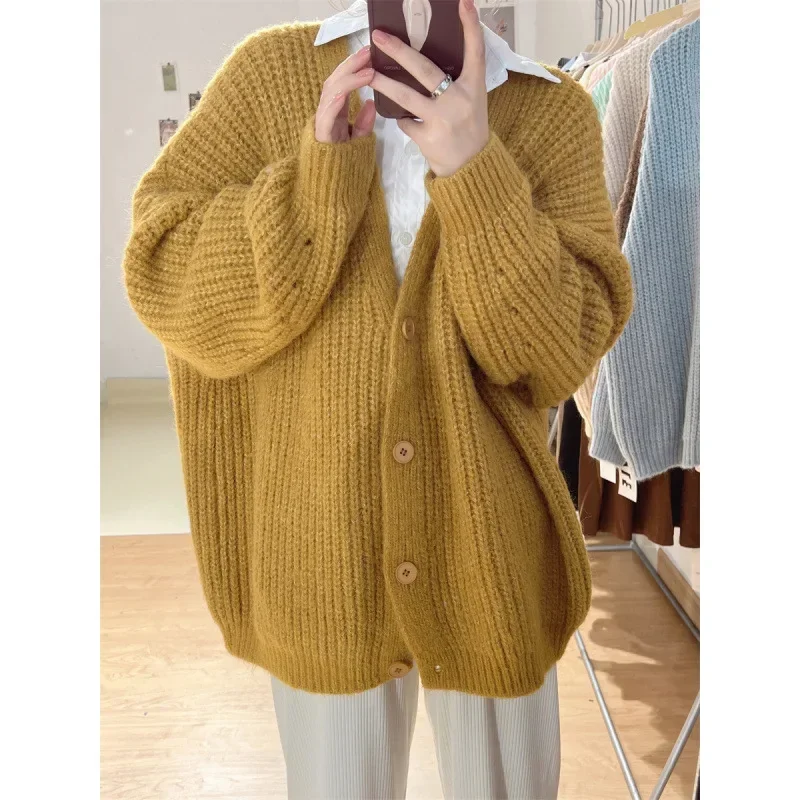

Корейская толстая игольная трикотажная куртка для колледжа с v-образным вырезом и длинными рукавами, однотонная повседневная свободная верхняя одежда с запахом на плечах, свитер, пальто