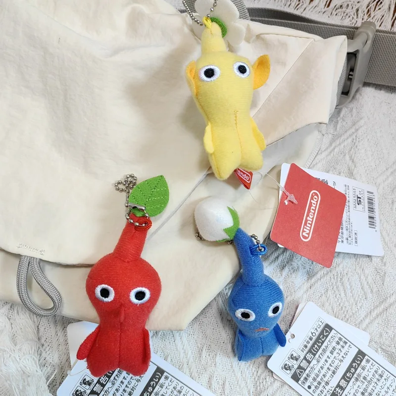 Chaveiro de Pelúcia Mini Pikmin, Boneco de Pelúcia Macio, Pingente de Desenho Animado para Bolsa, Decoração Vermelha, Amarela e Azul, Enfeite de Pelúcia Pendurável, Presente