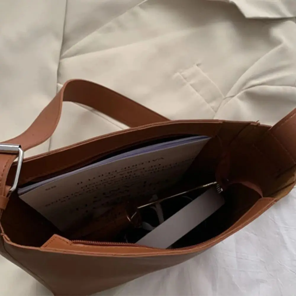 

Large Capacity French Messenger Bags Hanging Pouch Solid Color Pu Leather Composite Bags Zipper Retro Texture Underarm Bags