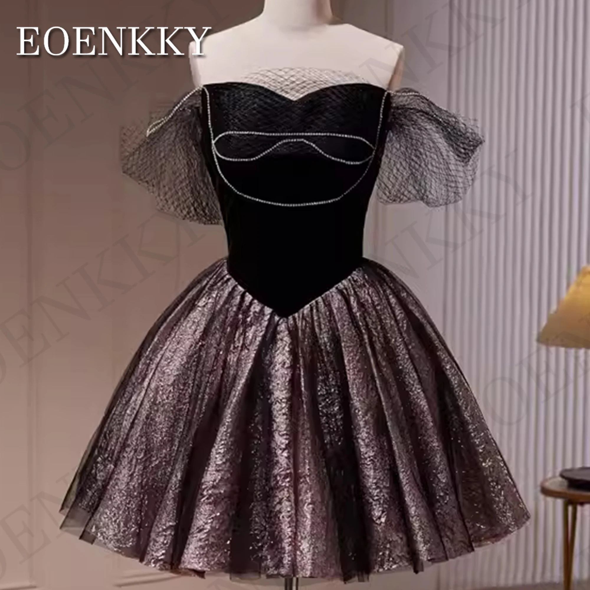 Mini Robe de Bal Noire en Tulle pour Femme, Tenue d'Anniversaire Courte à Col en Cœur, Style Moderne, Ligne A Mini robe de bal de fin d'année noire à épaules dénudées  Robe d'anniversaire moderne en tulle avec encolure